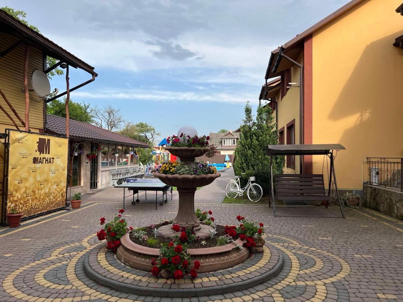 Sadyba Magnat Hotel Делятин Экстерьер фото
